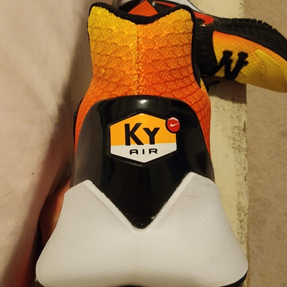 Men's Nike Kyrie Low 2 Sunset Shoes - Picture 2 of 5